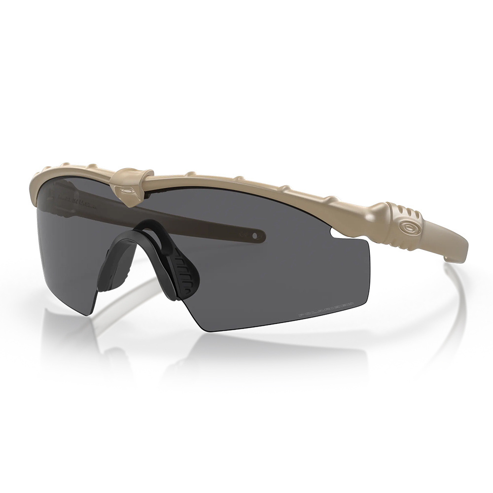 Okulary balistyczne Oakley SI Ballistic M Frame® 3.0 z oprawką w kolorze Dark Bone oraz przyciemnianym wizjerem Grey. Firma Oakley od wielu lat zajmuje się opracowywaniem wyposażenia bojowego przeznaczonego dla członków sił zbrojnych USA. Swe doświadczenia zawarła ona w okularach SI Ballistic M Frame® 3.0, które cechuje doskonała jakość optyczna, innowacyjna konstrukcja oraz wygoda użytkowania. - LifeGun.pl Oakley - SI Ballistic M Frame 3.0 Dark Bone - Grey - OO9146-05-1