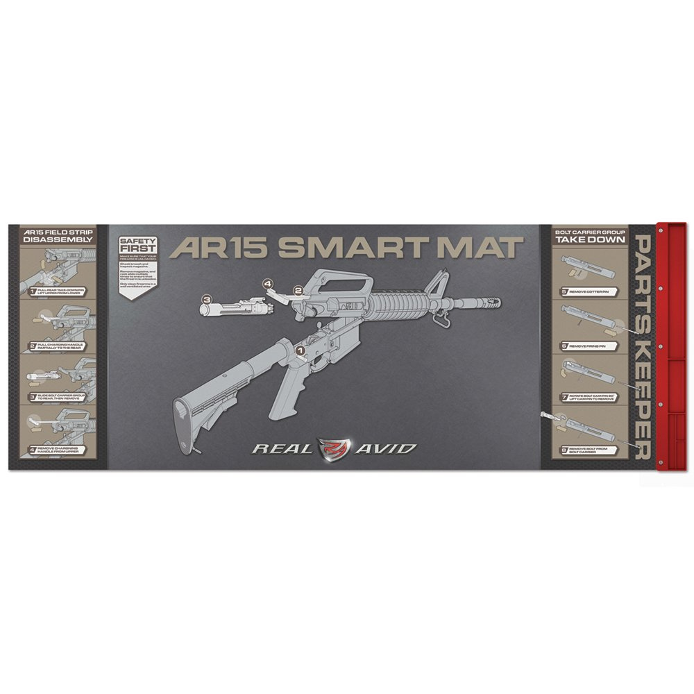 Real Avid AR-15 Smart Mat to mata do czyszczenia broni - na sterydach. Jest wystarczająco duża, aby rozłożyć AR-15 i posiada graficzne instrukcje, które pomogą Ci to zrobić. Pomysłowa taca na części zamienne zapewnia, że nie zgubisz już nigdy żadnego pinu, śruby ani sprężyny. Mata antypoślizgowa z odporną na działanie oleju powierzchnią pozwala na porządne - LifeGun.pl Real Avid - Mata do czyszczenia karabinka AR-15 Smart Mat - AVAR15SM-1