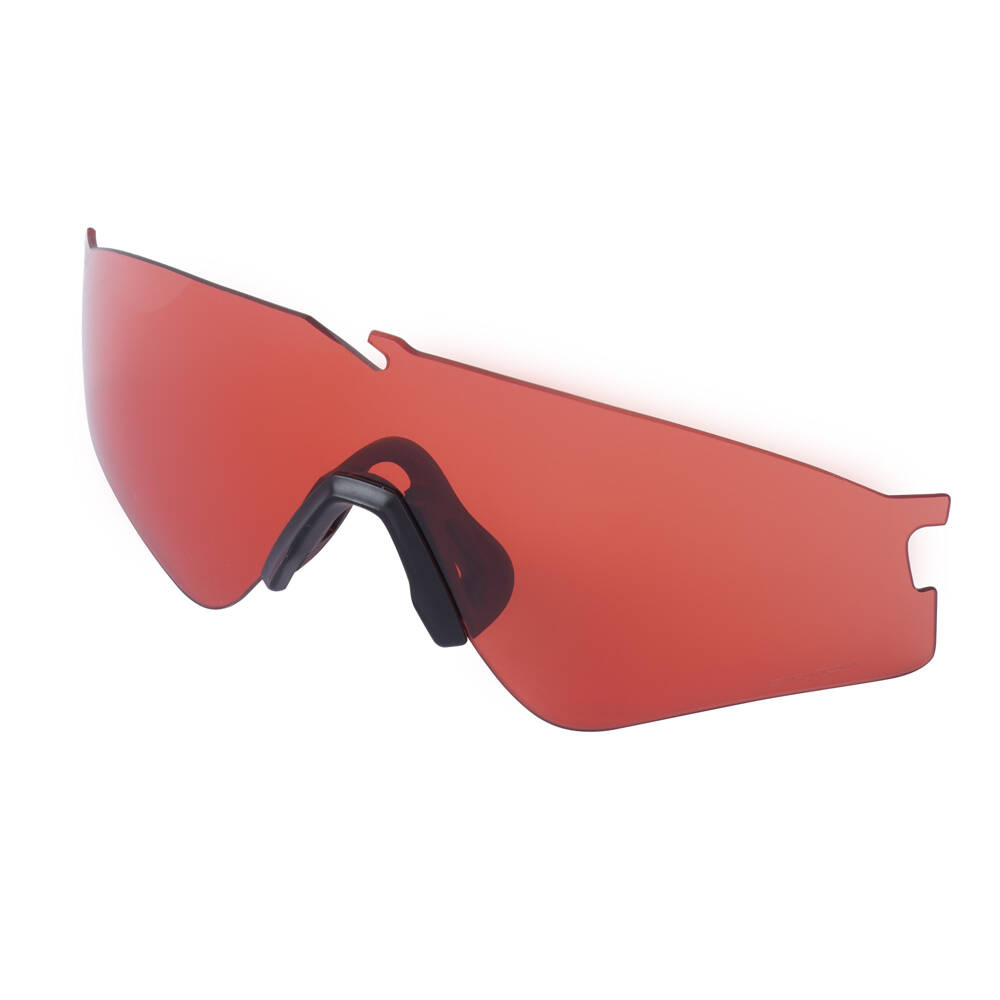 Zamienny wizjer SI Ballistic M Frame® Alpha™ Replacement Lens w wersji przyciemnianej przeznaczony do balistycznych okularów M Frame® Alpha™ oraz gogli SI Halo™ marki Oakley. Wykonany z wytrzymałego poliwęglanu Plutonite® o doskonałej jakości optycznej. Posiadają zaawansowaną powłokę anti-fog. Chronią przed szkodliwym promieniowaniem ultrafioletowym UVA i UVB oraz niebieskim świetle o długości fali do 400 nm. - LifeGun.pl Oakley - Zamienny wizjer Standard Issue Ballistic M Frame® Alpha Replacement Lens - Czerwony - 101-532-007-1