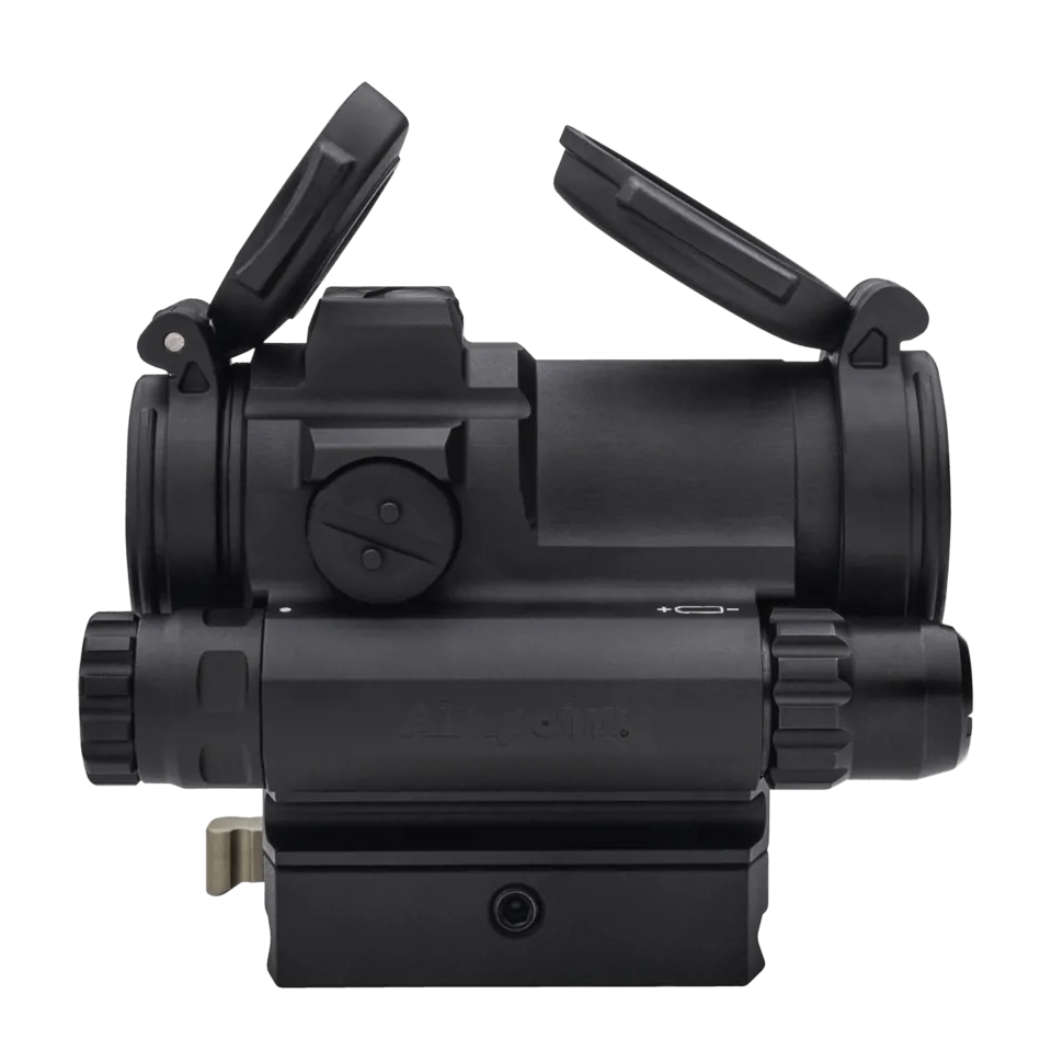 Układ optyczny Aimpoint CompM5s 2MOA posiada ochronne odchylane osłony soczewek. Pokrywa przednia jest solidna, a tylna przezroczysta. Nowe, innowacyjne soczewki z ulepszonymi powłokami odblaskowymi radykalnie poprawiają kształt kropki 2 MOA. To sprawia, że ta optyka doskonale pasuje do lup 3XMag-1 i 6XMag-1. Obudowa celownika wykonana jest z twardego anodyzowanego stopu aluminium dla optymalnej ochrony elementów elektronicznych i optycznych we wszystkich typach warunków środowiskowych. Standardowa konfiguracja CompM5 zawiera celownik, montaż LRP i dystanser 39 mm. Celownik CompM5s ma komorę niskiego poziomu baterii, podczas gdy CompM5 ma komorę wysokiej baterii. - LifeGun.pl Kolimator Aimpoint CompM5s 2MOA LRP39mm 200500 z montażem 4