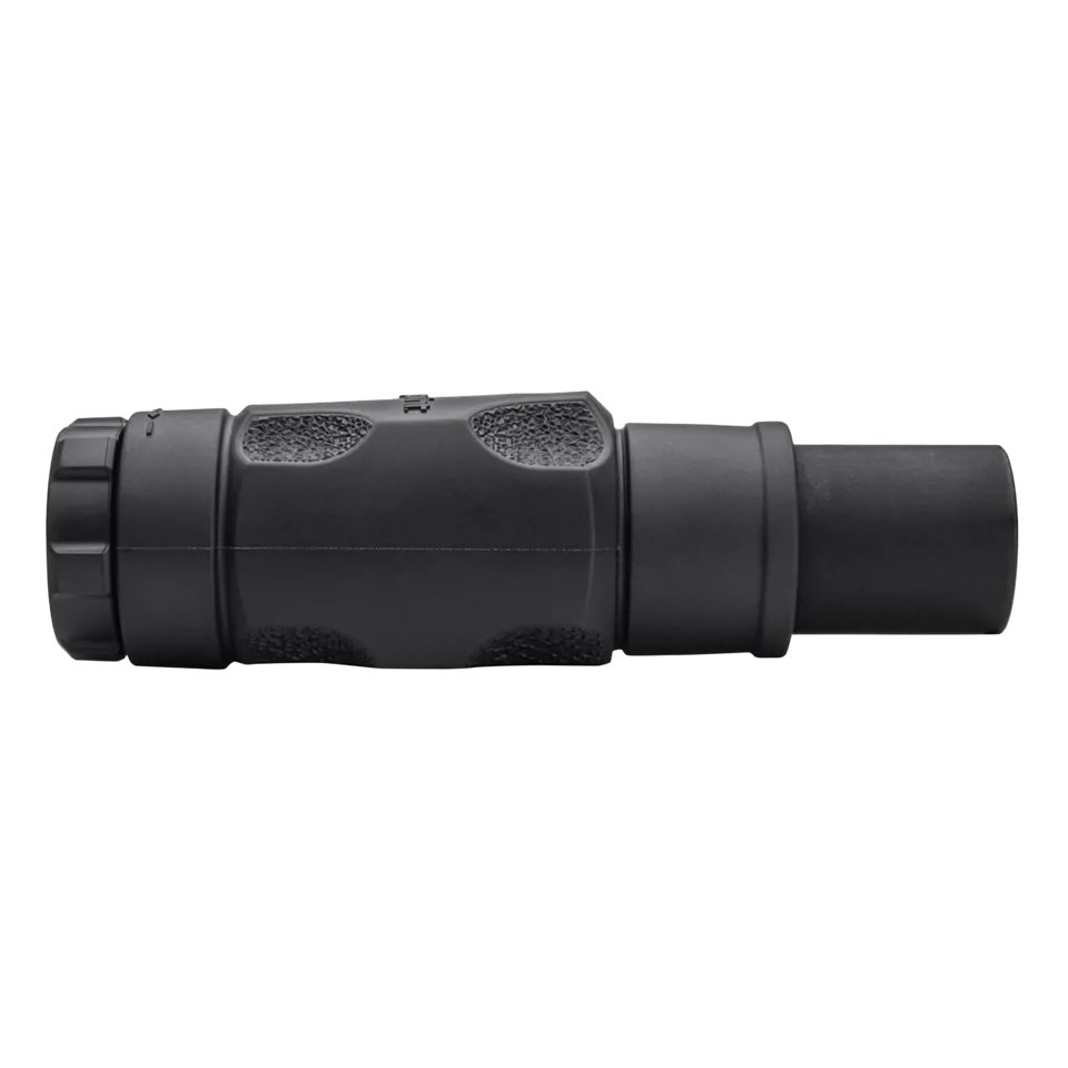 Aimpoint 6XMag™-1 to zaawansowany powiększalnik o 6-krotnym powiększeniu, zaprojektowany z myślą o profesjonalnych użytkownikach, którzy pragną zwiększyć możliwości swojego celownika kolimatorowego. Dzięki solidnej konstrukcji i wysokiej jakości optyce, 6XMag-1 doskonale sprawdza się w wymagających warunkach terenowych. - LifeGun.pl Powiększalnik Aimpoint 6XMag 1