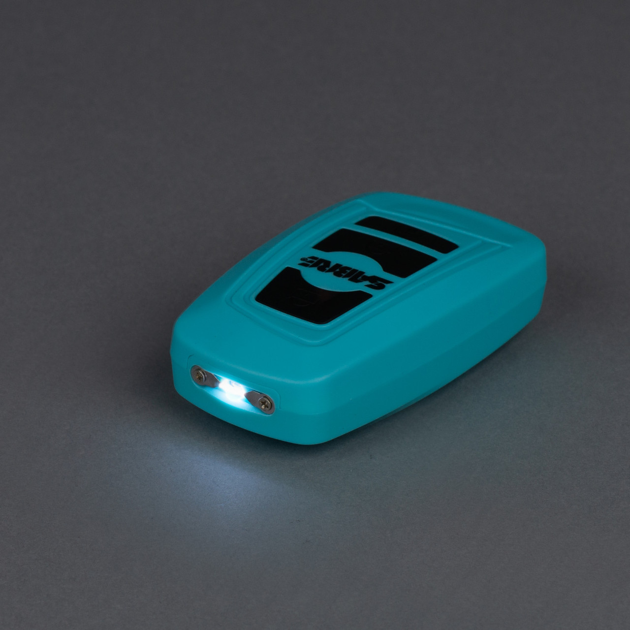 Zapewnij sobie bezpieczeństwo z paralizatorem SABRE 3-w-1: głośny alarm, silny paralizator i praktyczna latarka w stylowym, małym opakowaniu. - LifeGun.pl Paralizator Sabre 3w1 G S 1013 Turkusowy 4