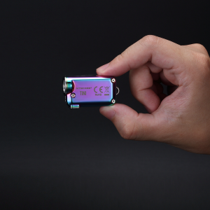 Latarka Nitecore TINI SS Czarna 380 Lumenów-2