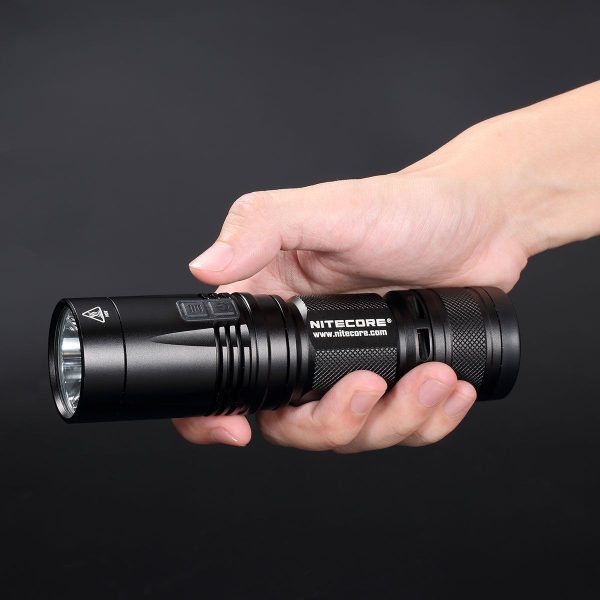 Latarka Nitecore R40 ze Stacją Ładowania 1000 Lumenów-2