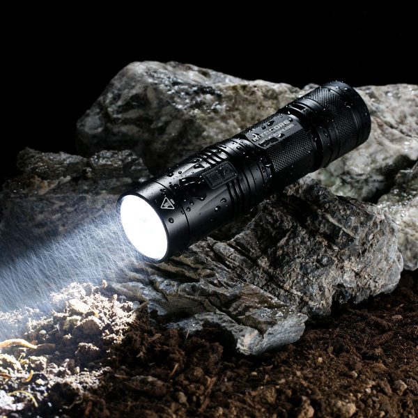 Latarka Nitecore R40 ze Stacją Ładowania 1000 Lumenów-5