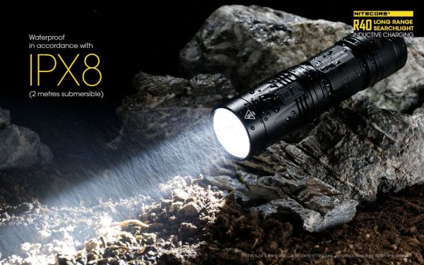 Latarka Nitecore R40 ze Stacją Ładowania 1000 Lumenów-27