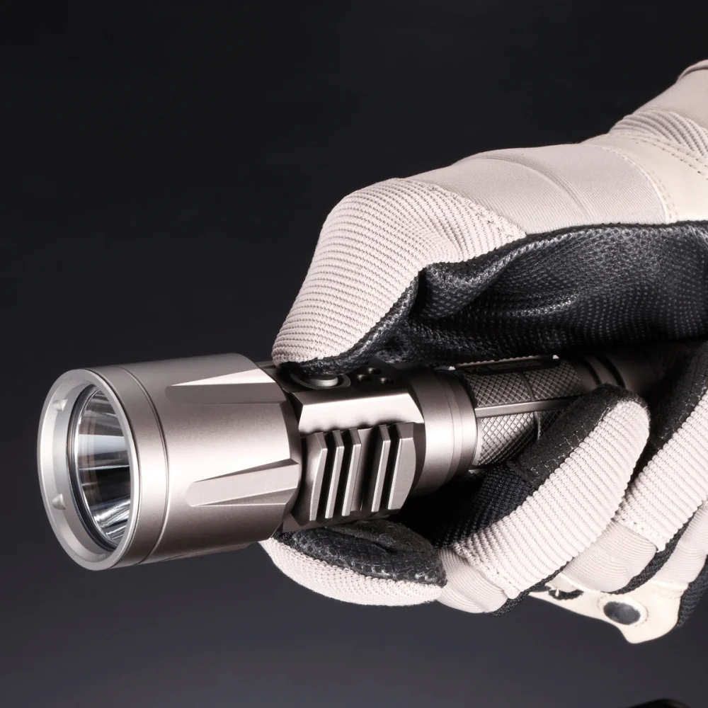 Latarka Nitecore P25 Smilodon 860 Lumenów 2 Latarka Nitecore P25 Smilodon 860 Lumenów