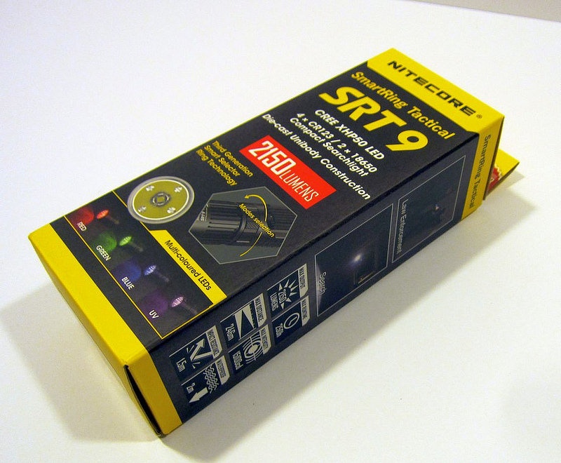 Zasięg wiązki światła (m): 246 | Wodoodporna: Tak - do 2 metrów | Montaż do paska: Standard | Pokrowiec: Tak | Baterie (kompatybilne): 2x 18650 lub 4x CR123 | Opakowanie: Pudełko kartonowe | Moc światła (L): 2150 | Rękojeść: Aluminium lotnicze | Źródło światła: Dioda LED Cree XHP50 - LifeGun.pl Latarka Nitecore SRT9 Smart Ring 2150L-4