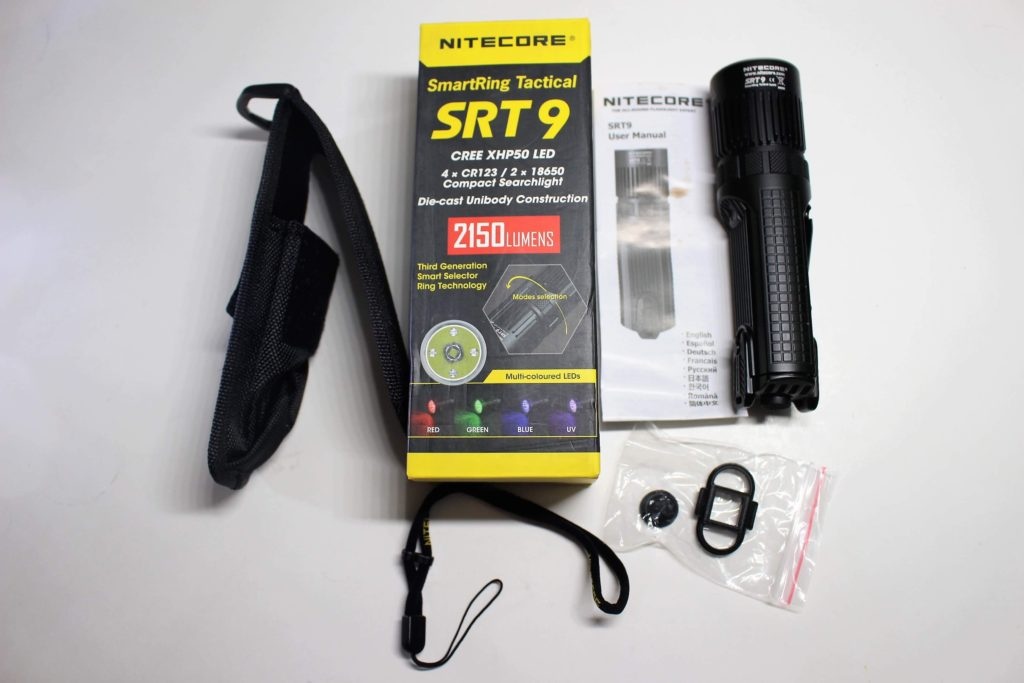 Zasięg wiązki światła (m): 246 | Wodoodporna: Tak - do 2 metrów | Montaż do paska: Standard | Pokrowiec: Tak | Baterie (kompatybilne): 2x 18650 lub 4x CR123 | Opakowanie: Pudełko kartonowe | Moc światła (L): 2150 | Rękojeść: Aluminium lotnicze | Źródło światła: Dioda LED Cree XHP50 - LifeGun.pl Latarka Nitecore SRT9 Smart Ring 2150L-5
