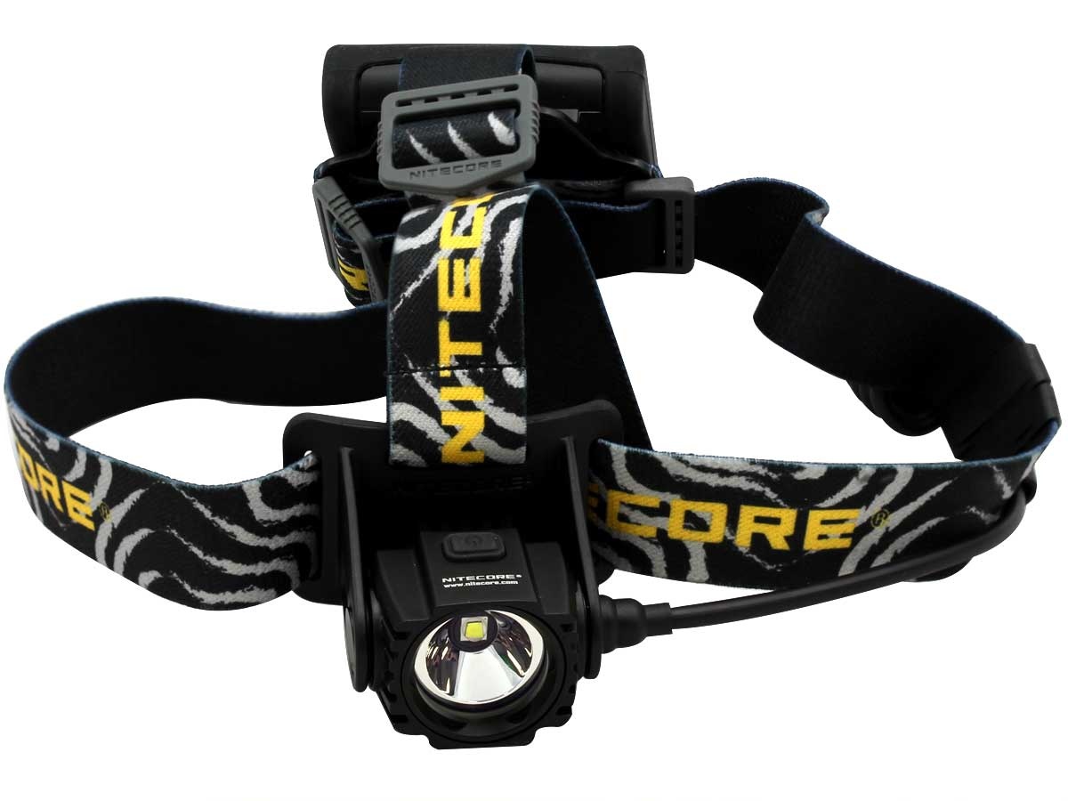 Latarka czołówka Nitecore HA40 1000 lumenów Czołówka od firmy Nitecore o mocy 1000 lumenów doskonale sprawdzi się jako wyposażenie EDC (codziennego użytku), a także jako sprzęt biwakowy czy poszukiwawczy. W latarce zastosowano mocną diodę LED CREE XM-L2 U2 i reflektor SMO. Dzięki temu jej światło jest mocne. Czołówka osiąga moc 1000 lumenów i ma maksymalny - LifeGun.pl Latarka czołówka Nitecore HA40 1000 lumenów-1