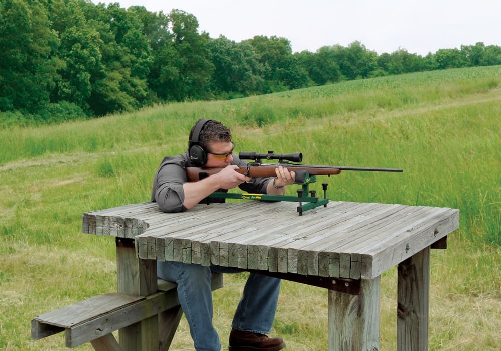 Statyw do przestrzeliwania broni Caldwell 546889 Zero-Max™ to solidny, stabilny produkt, który zadowoli każdego strzelca. Statyw Zero-Max™ oferuje strzelającemu solidną platformę do szybkiego i precyzyjnego przestrzeliwania broni. Wytrzymała konstrukcja z rur stalowych oraz możliwość regulacji sprawia, że statyw jest wygodny dla strzelca o każdym wzroście. Wypełniona przednia torba Float Medium Varmint dodatkowo korzystnie wpływa na komfort - LifeGun.pl Statyw do przestrzeliwania broni Caldwell ZeroMax 546889-2