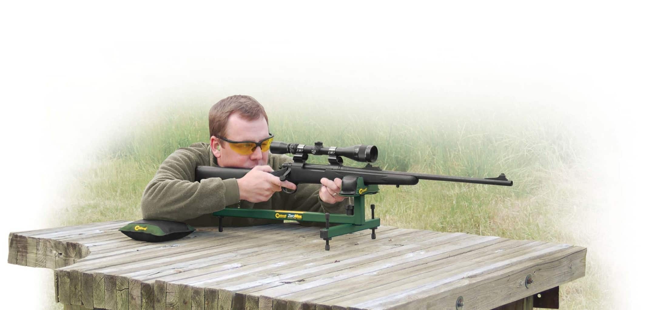 Statyw do przestrzeliwania broni Caldwell 546889 Zero-Max™ to solidny, stabilny produkt, który zadowoli każdego strzelca. Statyw Zero-Max™ oferuje strzelającemu solidną platformę do szybkiego i precyzyjnego przestrzeliwania broni. Wytrzymała konstrukcja z rur stalowych oraz możliwość regulacji sprawia, że statyw jest wygodny dla strzelca o każdym wzroście. Wypełniona przednia torba Float Medium Varmint dodatkowo korzystnie wpływa na komfort - LifeGun.pl Statyw do przestrzeliwania broni Caldwell ZeroMax 546889-4