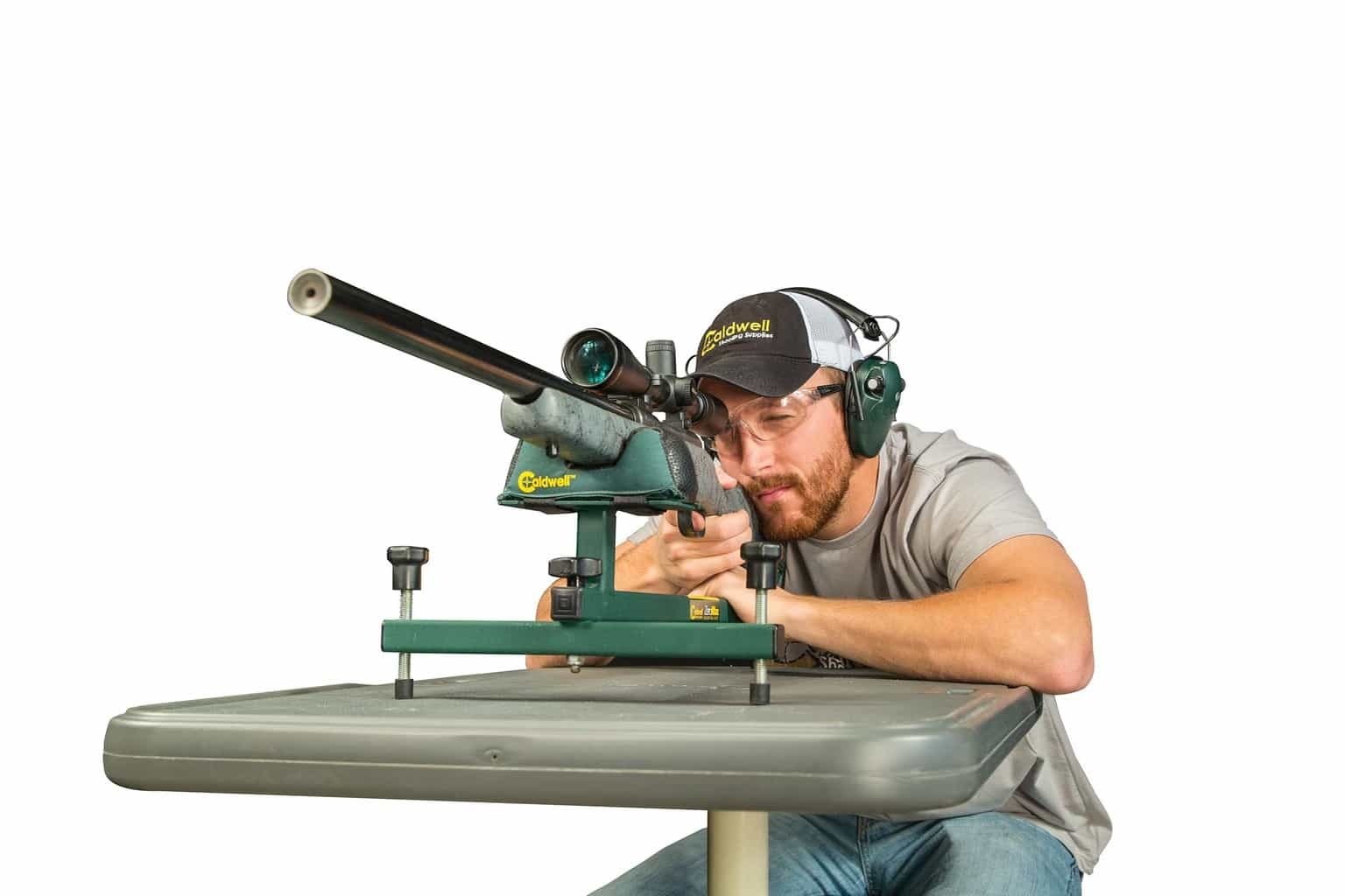 Statyw do przestrzeliwania broni Caldwell 546889 Zero-Max™ to solidny, stabilny produkt, który zadowoli każdego strzelca. Statyw Zero-Max™ oferuje strzelającemu solidną platformę do szybkiego i precyzyjnego przestrzeliwania broni. Wytrzymała konstrukcja z rur stalowych oraz możliwość regulacji sprawia, że statyw jest wygodny dla strzelca o każdym wzroście. Wypełniona przednia torba Float Medium Varmint dodatkowo korzystnie wpływa na komfort - LifeGun.pl Statyw do przestrzeliwania broni Caldwell ZeroMax 546889-5