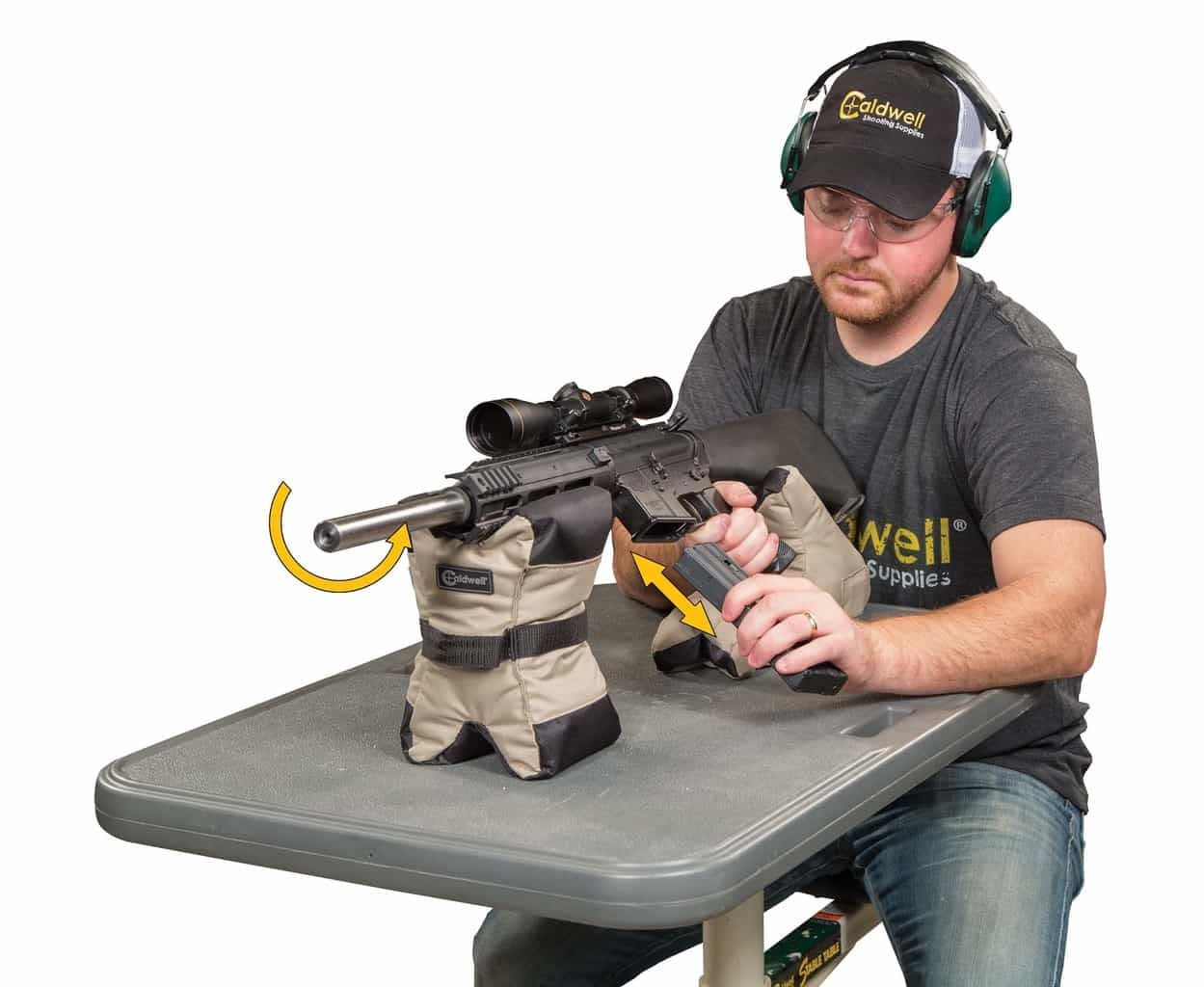 Zestaw Caldwell Deadshot 934693 został zaprojektowany, aby zapewnić optymalną, stabilną platformę do przestrzeliwania wszystkich karabinów opartych na konstrukcji AR-15 i LR 308. Innowacyjna tylna torba z podwójną konfiguracją zapewnia idealne podparcie dla broni. Przednia torba o wysokim profilu ma idealną wysokość dla karabinów typu AR, dzięki czemu można swobodnie przestrzeliwać broń z długimi magazynkami o pojemności - LifeGun.pl Worki do przestrzeliwania broni Caldwell Deadshot 934693-4