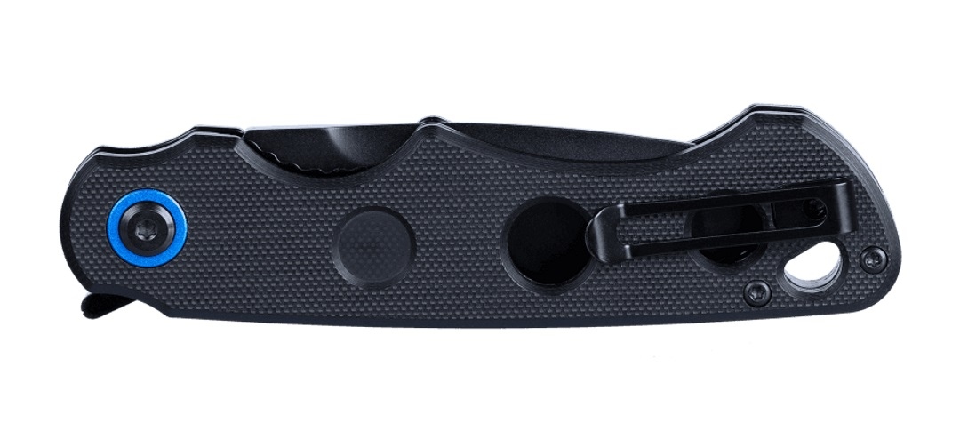 Nóż CRKT 2606 A.B.C. CECHY: Typ ostrza: Tanto Stal: 12C27 Ostrze: Veff Serration Wykończenie ostrza: oksydowane Rękojeść: G10 WYMIARY: Długość ostrza: 86 mm Grubość ostrza: 3,15 mm Długość całkowita: 203 mm Długość po złożeniu: 116,5 mm Waga: 110,5 g Link do noża na stronie producenta: https://www.crkt.com/knife/abc-black-assisted-folding-knife-with-liner-lock?sku=2606 - LifeGun.pl Nóż CRKT 2606 A.B.C.-5