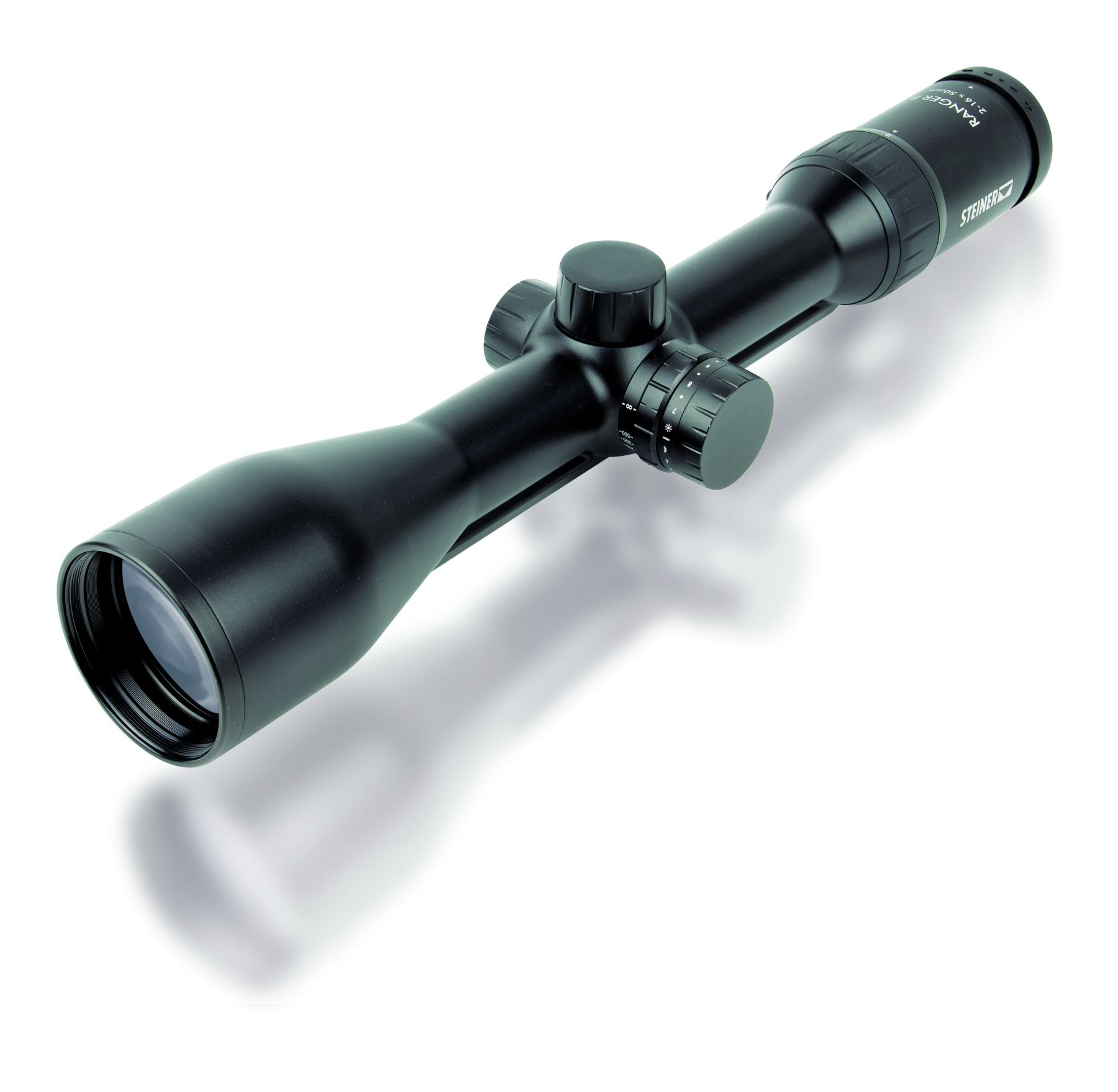 STEINER RANGER 8 2-16X50 (wersja z szyną) to luneta celownicza ze zmiennym powiększeniem 2-16x i obiektywem o średnicy 50 mm. Imponuje rozszerzonym polem widzenia XL, wysoką transmisją światła sięgającą 92%, co wraz z 16-krotnym zoomem zapewnia doskonałą widoczność nawet na dalekich dystansach. Optyka High Contrast gwarantuje jasny obraz o niezwykle dużym kontraście oraz wyjątkowej szczegółowości. Luneta wyposażona została w podświetlany krzyż celowniczy 4A-I dot w drugim - LifeGun.pl Luneta STEINER RANGER 8 2-16X50 CW z szyną (3002903204)-1