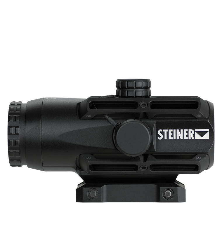 Kolimator Steiner S332 oferuje stałe 3-krotne przybliżenie i obiektyw o średnicy 32 mm. Został zaprojektowany do współpracy z karabinkami w kalibrze 5,56. To niezwykle wytrzymała konstrukcja oferująca wysoką odporność na wstrząsy (odrzut do 900 g) i odporność na zanurzenie do 10 metrów. Układ optyczny umożliwia regulację dioptrii w skali od -3 do +3. Punkt celowniczy można regulować w pionie i poziomie - LifeGun.pl Kolimator Steiner S332 / 5.56 (8793)-3