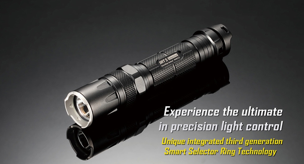 Światło S.O.S.: Tak | Maksymalny czas pracy (godz.): 450 | Zasięg wiązki światła (m): 155 | Waga bez baterii (g): 77 | Futerał: Tak | Wodoodporność: Do 2 m | Kolor: Czarny | Baterie (kompatybilne): 1 x 18650 lub 2 x CR123 | Długość całkowita (mm): 136 | Średnica głowicy (mm): 25 | Źródło światła: Dioda LED CREE XM-L2 (T6) | Światło stroboskopowe: tak | Moc światła (L): 750 - LifeGun.pl Latarka Nitecore SRT5 SmartRing Tactical Detective 750 Lumenów-2