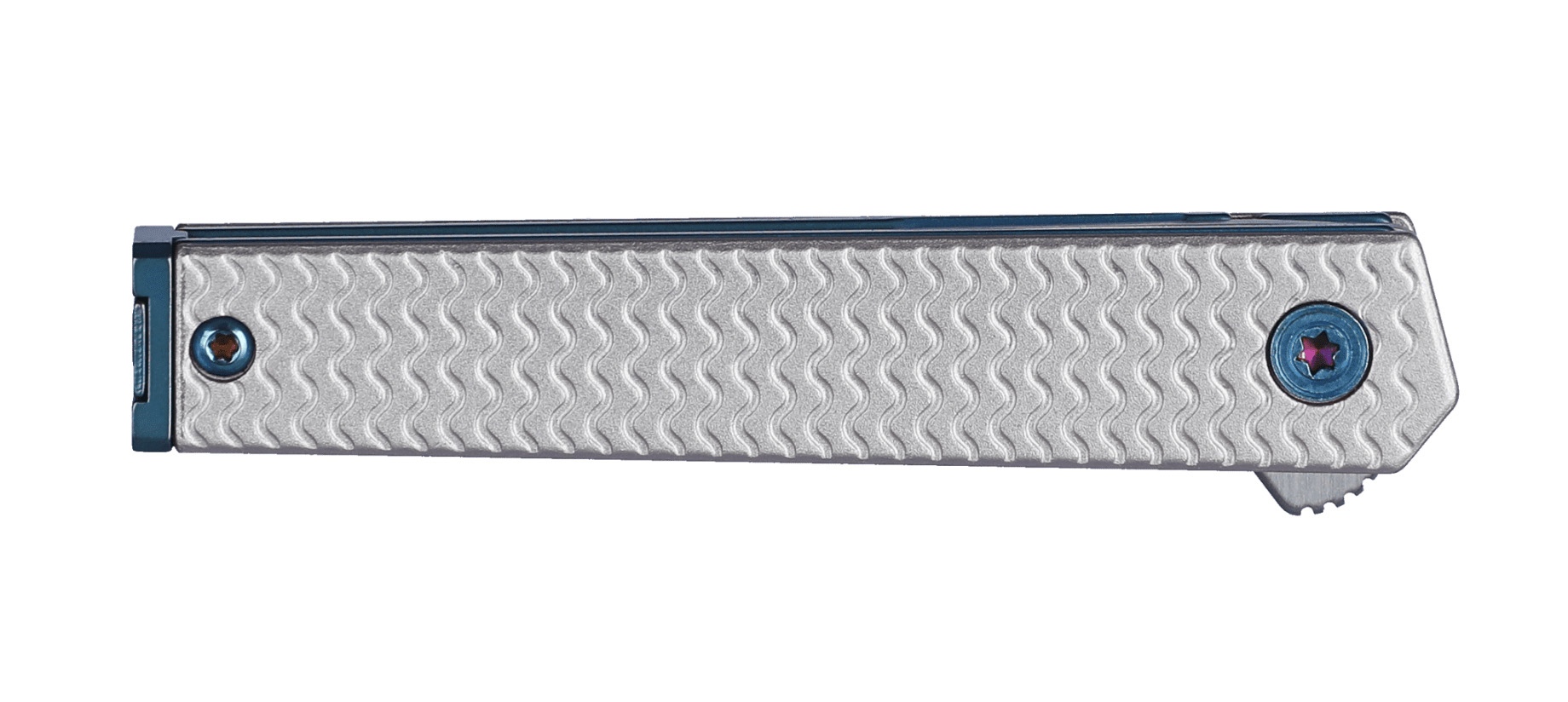 Nóż CRKT 7081 CEO MICROFLIPPER Najmniejsza i najlżejsza wersja renomowanego składanego noża CEO Microflipper łączy wyrafinowany styl i najwyższą wygodę. Może i jest mały, ale dzięki lekkiej aluminiowej rękojeści i ostremu jak brzytwa ostrzu ze stali Sandvik 12C27™ poradzi sobie z każdym zadaniem. Ten elegancki nóż z ostrzem drop-point posiada teksturyzowane nakładki chwytu wykonane z - LifeGun.pl Nóż CRKT 7081 CEO MICROFLIPPER-3