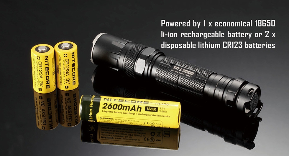 Światło S.O.S.: Tak | Maksymalny czas pracy (godz.): 450 | Zasięg wiązki światła (m): 155 | Waga bez baterii (g): 77 | Futerał: Tak | Wodoodporność: Do 2 m | Kolor: Czarny | Baterie (kompatybilne): 1 x 18650 lub 2 x CR123 | Długość całkowita (mm): 136 | Średnica głowicy (mm): 25 | Źródło światła: Dioda LED CREE XM-L2 (T6) | Światło stroboskopowe: tak | Moc światła (L): 750 - LifeGun.pl Latarka Nitecore SRT5 SmartRing Tactical Detective 750 Lumenów-10