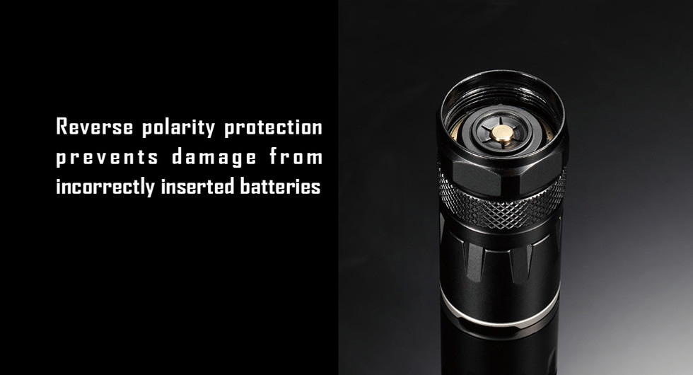 Światło S.O.S.: Tak | Maksymalny czas pracy (godz.): 450 | Zasięg wiązki światła (m): 155 | Waga bez baterii (g): 77 | Futerał: Tak | Wodoodporność: Do 2 m | Kolor: Czarny | Baterie (kompatybilne): 1 x 18650 lub 2 x CR123 | Długość całkowita (mm): 136 | Średnica głowicy (mm): 25 | Źródło światła: Dioda LED CREE XM-L2 (T6) | Światło stroboskopowe: tak | Moc światła (L): 750 - LifeGun.pl Latarka Nitecore SRT5 SmartRing Tactical Detective 750 Lumenów-12