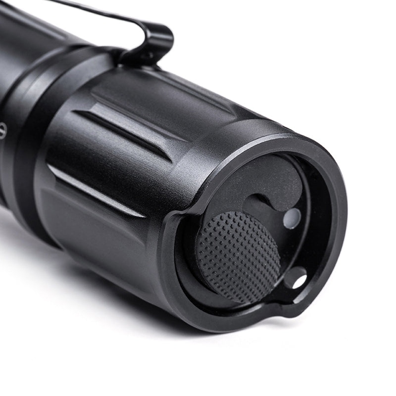 Latarka Nextorch T7 to taktyczna latarka dalekiego zasięgu o mocy 900 lumenów,. W zestawie z latarką znajdziecie mocowanie (RM85S), wyłącznik żelowy na kablu (TS4-L), bateria 1 x 18650. Dzięki potężnemu zasięgowi wiązki światła T7 może pomóc w poszukiwaniach lub wykrywaniu zagrożenia. Poza tym T7 jest wyposażony w port ładowania 2 w 1, w którym wtykany włącznik żelowy - LifeGun.pl Zestaw Myśliwski Nextorch T7 v2.0 1300 Lumenów-6