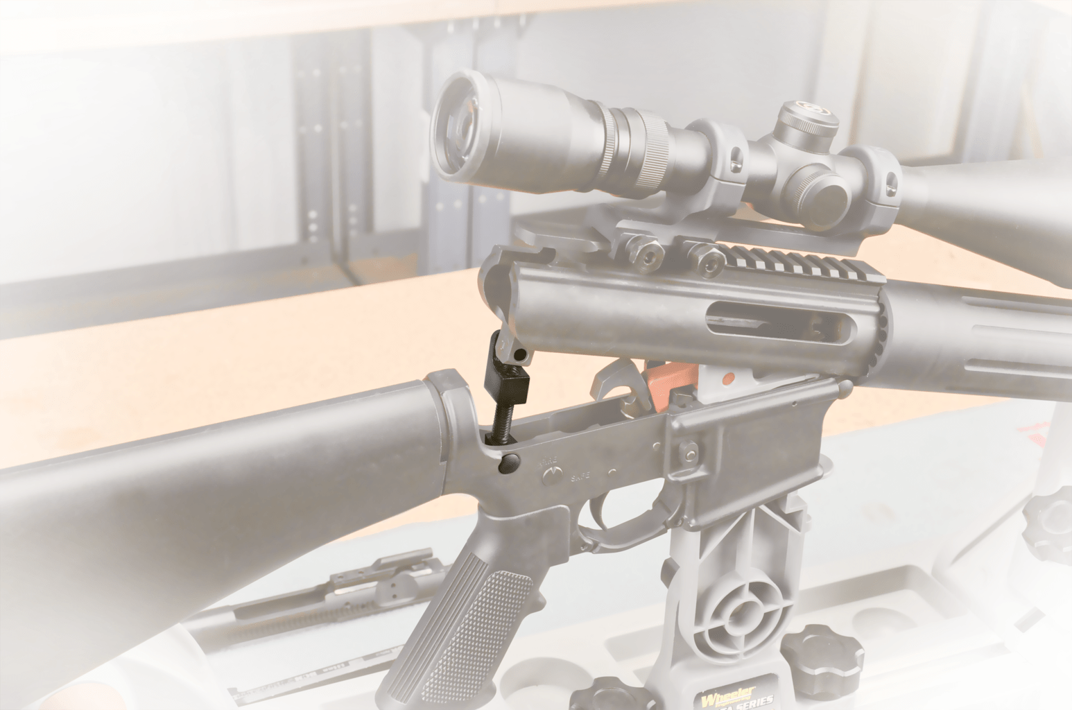 Zestaw The Wheeler® Delta Series® AR Armorer’s Essentials Kit 156111 zawiera wszystkie niezbędne narzędzia potrzebne rusznikarzowi lub użytkownikowi, aby dokonać modyfikacji karabinu, dokonać napraw lub wykonać normalną konserwację karabinów opartych na platformie AR-15 / M16. Każde z narzędzi z serii Delta zostało wykonane z najwyższej jakości materiałów, aby zapewnić długą żywotność narzędzia, utrzymując niewygórowaną cenę. Dzięki trwałemu i - LifeGun.pl Zestaw serwisowy AR Wheeler Delta AR Essential 156111-3