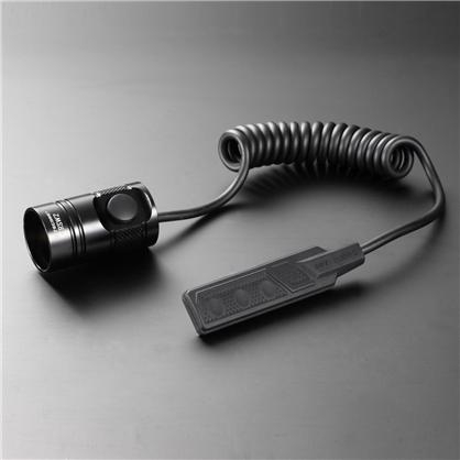 Włącznik żelowy do latarek Nitecore RSW2 Włącznik żelowy idealnie sprawdzi się w sytuacji, gdy chcesz zamontować latarkę na swojej broni. We włączniku znajdują się przyciski odpowiadające za chwilowe świecenie oraz za tryb stroboskopowy. Włącznik RSW2 jest kompatybilny z latarkami Nitecore P10 i P20. - LifeGun.pl Włącznik żelowy do latarek Nitecore RSW2-1