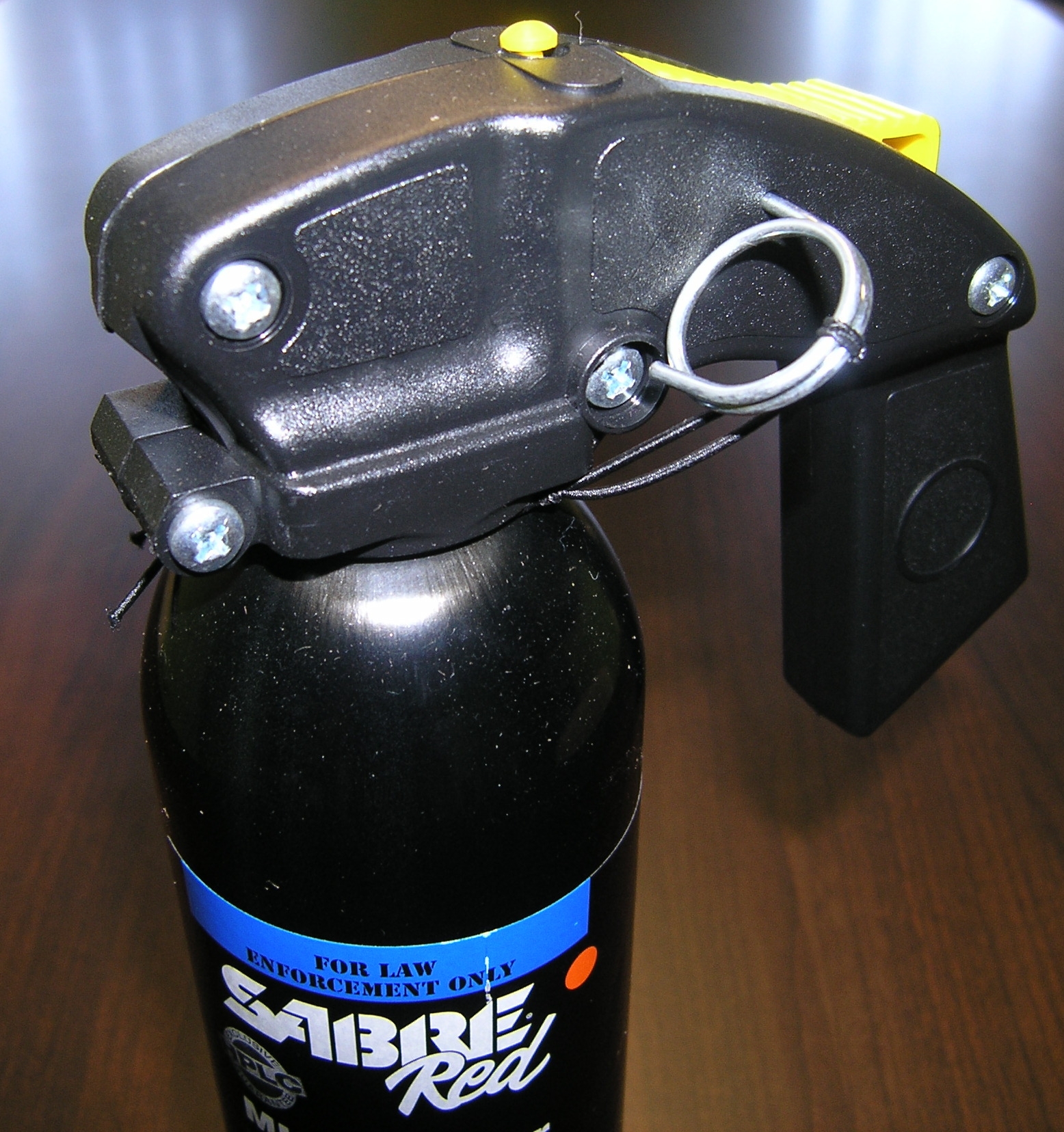 Rodzaj gazu: Gaśnica | Zasięg (m): Do 10 | Pojemność (ml): 547 - LifeGun.pl Gaz pieprzowy Sabre Red Fogger MK9 920060-C-3