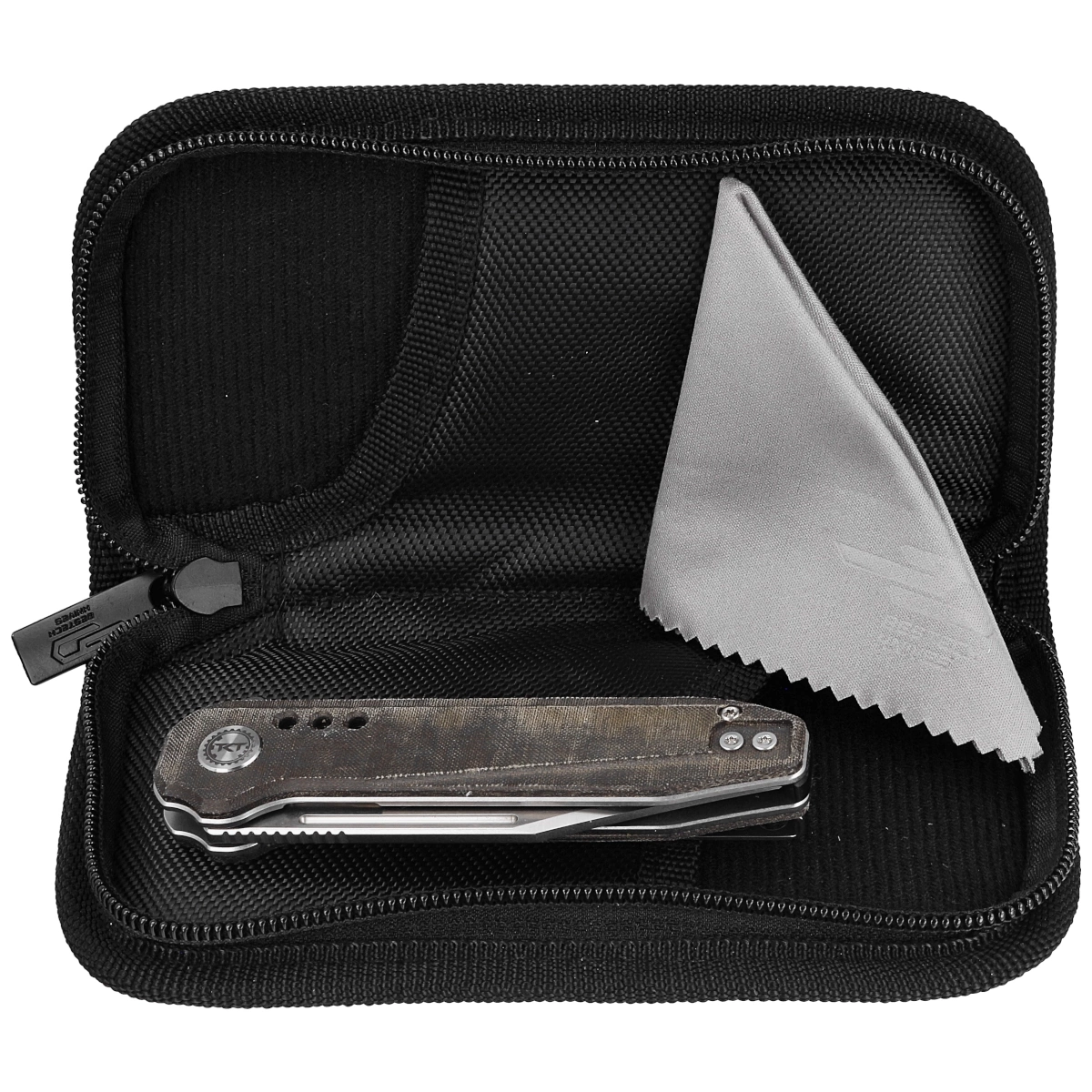 Syntax Green Micarta, Stonewashed/Satin nóż EDC, kolejny z nietuzinkowych projektów braci Setha i Teryla Toddów z TKT. Ich unikalny styl wzornictwa ma charakterystyczny industrialny wygląd i wiele eleganckich linii. W uchwycie często znajdują się 3 otwory - LifeGun.pl Nóż składany Bestech Syntax CP Green Micarta, Stonewashed/Satin CPM 154CM by Todd Knife and Tool (BG41E)-4