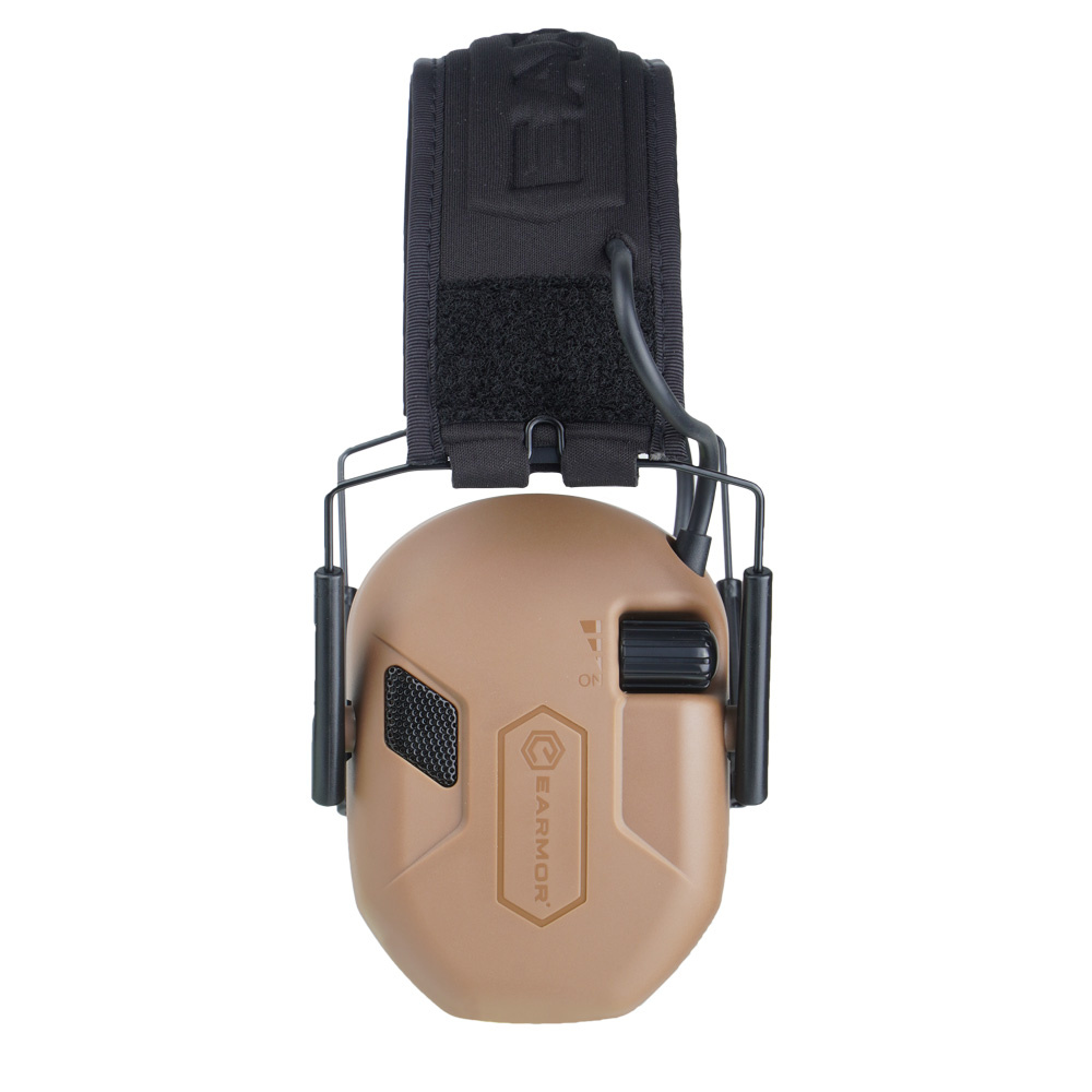 Aktywne ochronniki słuchu Earmor M300T zapewniają skuteczne wyciszenie na poziomie NRR 23 dB. Posiadają regulowany pałąk, który jest elastyczny a dzięki zastosowaniu specjalnego kompozytu, ma właściwości antypoślizgowe i dodatkowo zapewnia wygodę podczas długotrwałego noszenia. Ponadto ochronniki słuchu wyposażone zostały w moduł Bluetooth 5.4 umożliwiający bezprzewodową komunikację z urządzeniami mobilnymi. Słuchawki aktywne posiadają składaną konstrukcję spełniającą - LifeGun.pl Earmor - Aktywne ochronniki słuchu M300T - NRR 23 dB - Bluetooth 5.4 - Coyote Brown - M300T-CB-1