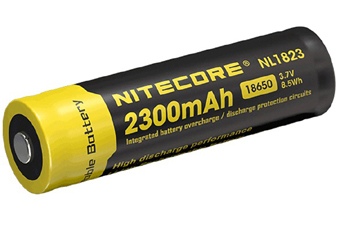 Akumulator Nitecore 18650 NL1823 2300mAh Akumulator o pojemności 2300 mAh. Zapewnia ponad 500 cykli ładowania. Akumulator zastępuje dwie baterie CR123, ale jest odrobinę dłuższy i szerszy od dwóch baterii CR123. Jest w 100% kompatybilny z produktami Nitecore, ale może nie pasować do urządzeń innych producentów. Wymiary: Długość: 69,2mm Średnica: 18,3mm - LifeGun.pl Akumulator Nitecore 18650 NL1823 2300mAh-1