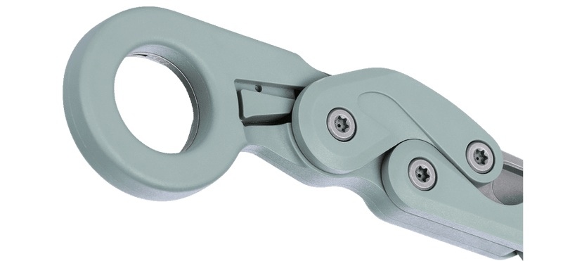 CRKT 4041GR PROVOKE GRIVORY to konstrukcja nawiązująca stylistycznie do klasycznych azjatyckich noży typu karambit, łącząca jednocześnie najnowsze technologie z futurystycznym wyglądem.Innowacyjna technologia Kinematic pozwala na błyskawiczne wypchnięcie ostrza przy pomocy kciuka, które automatycznie ulega zablokowaniu.Aby zwolnić blokadę, wystarczy przesunąć specjalną dźwignię.Głownia o agresywnej linii i wykończeniu Stonewash, wykonana jest z wytrzymałej stali AUS 8, zaś rękojeść z Grivory.Jest to lekkie, trwałe tworzywo - LifeGun.pl NÓŻ CRKT 4041GR - PROVOKE GRIVORY GREEN-2