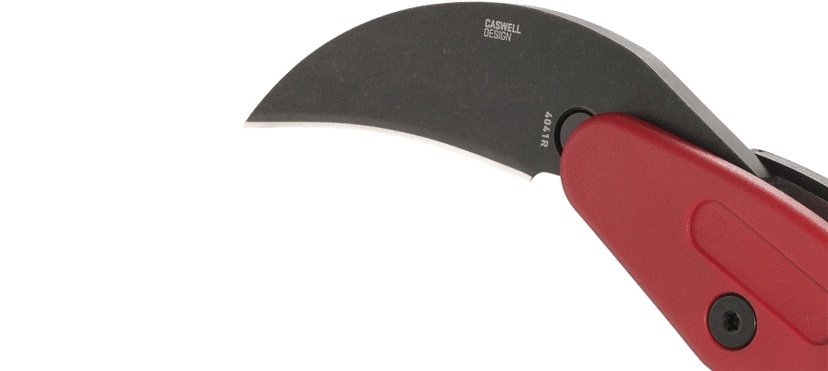 CRKT 4041R PROVOKE GRIVORY to konstrukcja nawiązująca stylistycznie do klasycznych azjatyckich noży typu karambit, łącząca jednocześnie najnowsze technologie z futurystycznym wyglądem.Innowacyjna technologia Kinematic pozwala na błyskawiczne wypchnięcie ostrza przy pomocy kciuka, które automatycznie ulega zablokowaniu.Aby zwolnić blokadę, wystarczy przesunąć specjalną dźwignię.Głownia o agresywnej linii i wykończeniu Stonewash, wykonana jest z wytrzymałej stali 1.4116, zaś rękojeść z Grivory.Jest to lekkie, trwałe tworzywo sztuczne - LifeGun.pl NÓŻ CRKT 4041R - PROVOKE GRIVORY RED-6
