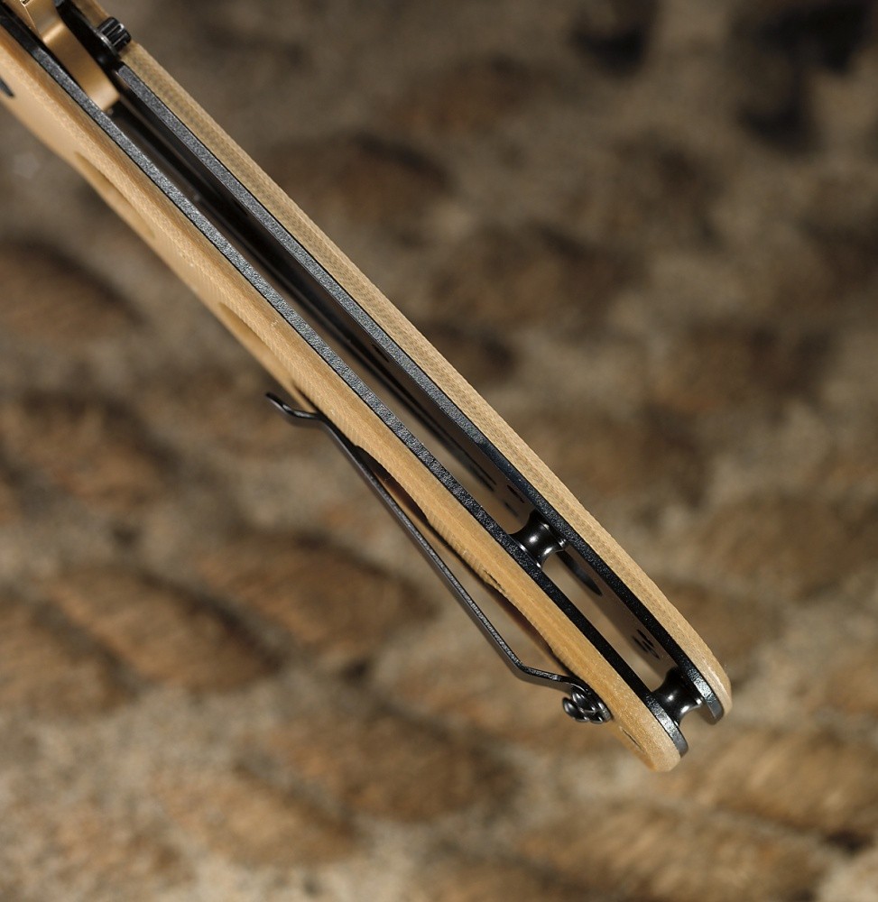 Ostrze ząbkowane: Tak | Kolor: Desert | Opakowanie: Pudełko kartonowe | Waga (g): 167 | Rodzaj ostrza:: Tanto | Stal: 8Cr14MoV | Wykończenie ostrza: Azotek tytanu - desert | Długość po złożeniu (cm): 13.3 | Długość ostrza (cm): 9.8 | Rękojeść: G10 | Twardość materiału ostrza::: 58-59 HRC | Projektant: Kit Carson | Długość całkowita (cm): 23.5 | Blokada ostrza: Locking Liner + AutoLAWKS | Grubość ostrza (cm): 0.35 | Rodzaj ząbkowania ostrza: Veff Serrations - LifeGun.pl NÓŻ CRKT M16-14DSFG-3