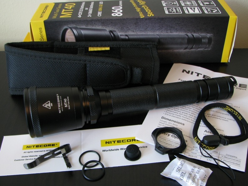 Światło S.O.S.: Tak | Maksymalny czas pracy (godz.): 24 | Zasięg wiązki światła (m): 363 | Waga bez baterii (g): 245 | Futerał: Tak | Wodoodporność: Do 2 m | Kolor: Czarny | Baterie (kompatybilne): 2x 18650 lub 4x CR123 | Długość całkowita (mm): 221.5 | Średnica głowicy (mm): 50 | Źródło światła: Dioda LED Premium CREE XM-L U2 | Światło stroboskopowe: tak | Moc światła (L): 860 - LifeGun.pl Latarka Nitecore MT40 Multi-Task 860 Lumenów-2