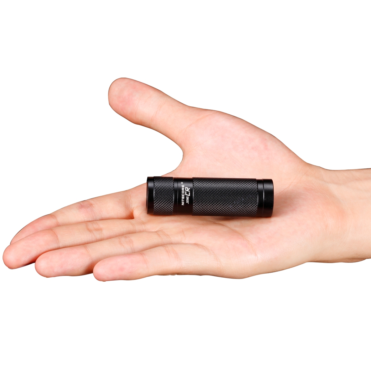 Maksymalny czas pracy (godz.): 27 | Zasięg wiązki światła (m): 76 | Waga bez baterii (g): 24 | Futerał: Nie | Wodoodporność: Do 2 m | Kolor: Czarny | Baterie (kompatybilne): 1x CR123 | Długość całkowita (mm): 64 | Średnica głowicy (mm): 20 | Źródło światła: Dioda LED Premium CREE XP-G R5 | Światło stroboskopowe: nie | Moc światła (L): 190 - LifeGun.pl Latarka Nitecore SENS CR 190 lumenów-2