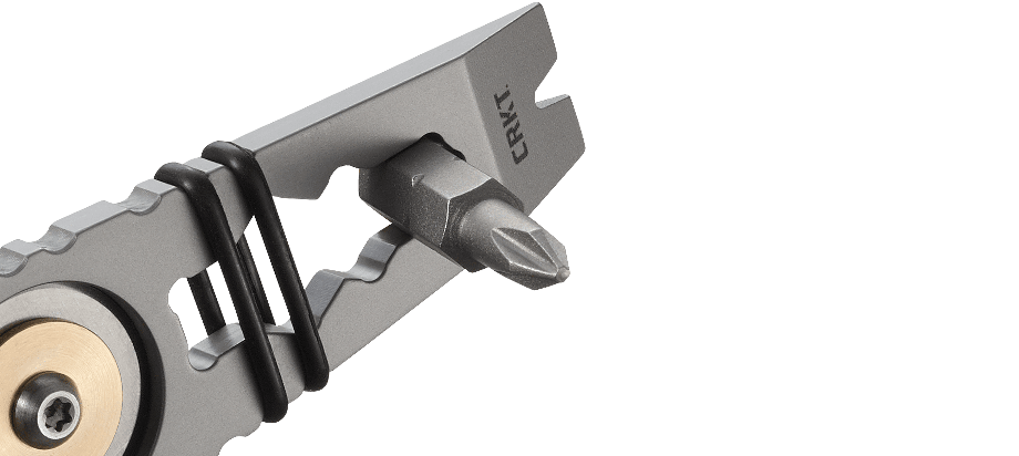 Multitool CRKT Pry Cutter 9913 To kompaktowe narzędzie wielofunkcyjne z brelokiem jest na tyle małe, że można je wszędzie zabrać ze sobą; utylitarne rozwiązanie pracy w podróży. Będące częścią kolekcji Scout Tools Joe Wu, narzędzie Pry Cutter Keychain Tool zawiera kilka kluczowych elementów, od przecinaka do przewodów po prostego wkrętaka na bity, dzięki czemu jest tak - LifeGun.pl Multitool CRKT Pry Cutter 9913-3