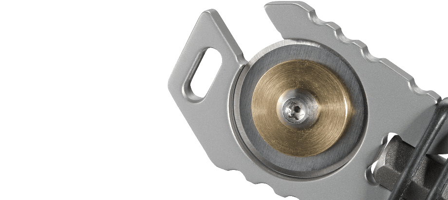 Multitool CRKT Pry Cutter 9913 To kompaktowe narzędzie wielofunkcyjne z brelokiem jest na tyle małe, że można je wszędzie zabrać ze sobą; utylitarne rozwiązanie pracy w podróży. Będące częścią kolekcji Scout Tools Joe Wu, narzędzie Pry Cutter Keychain Tool zawiera kilka kluczowych elementów, od przecinaka do przewodów po prostego wkrętaka na bity, dzięki czemu jest tak - LifeGun.pl Multitool CRKT Pry Cutter 9913-6