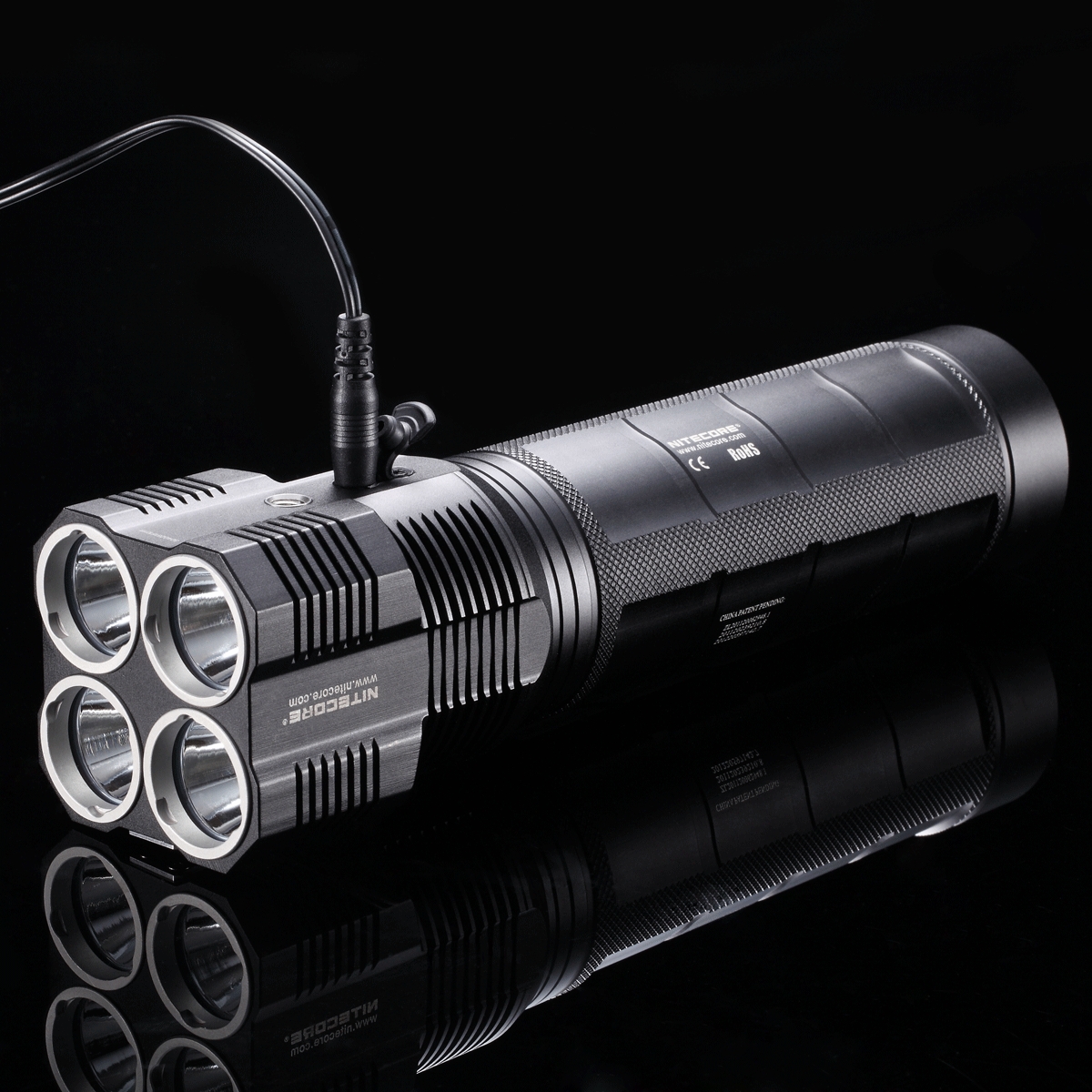 Akumulator Nitecore NBP52 Zastępuje 8 baterii 18650 i daje dwa razy dłuższy czas działania niż 8 baterii CR123. Przeznaczone do latarek Nitecore z serii TM. Pojemność: 65W Napięcie: 3,7V Waga: 565 g Długość: 157 mm Średnica: 50 mm Nie narażaj akumulatora na działanie wody lub ognia. Aby wydłużyć działanie akumulatora - LifeGun.pl Akumulator Nitecore NBP52-4