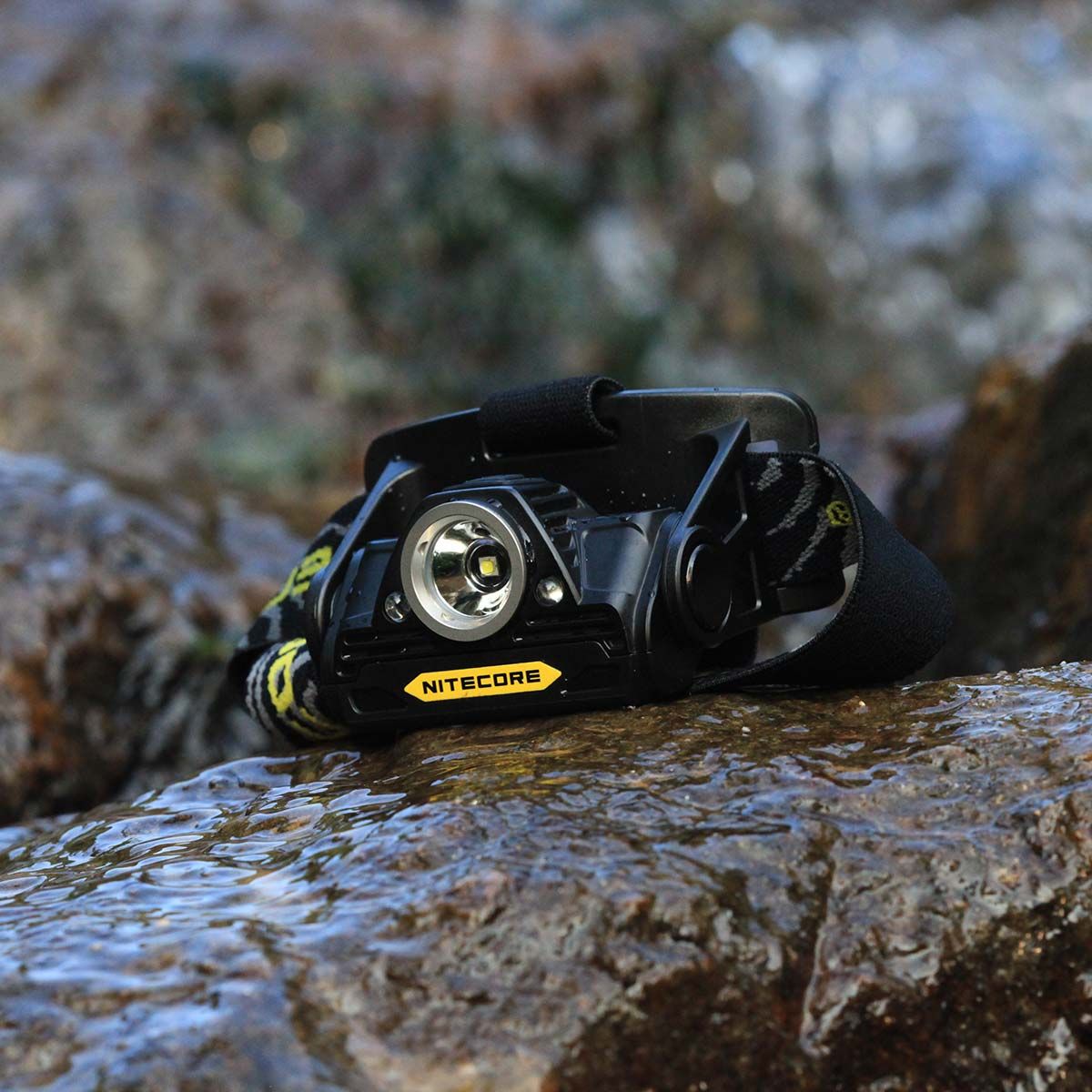 Światło S.O.S.: Tak | Maksymalny czas pracy (godz.): 160 | Zasięg wiązki światła (m): 110 | Waga bez baterii (g): 61.4 | Ładowarka w zestawie: Nie | Baterie w zestawie: Nie | Futerał: Nie | Wodoodporność: Tak | Kolor: Czarny | Baterie (kompatybilne): 2x AA | Długość całkowita (mm): 90 | Średnica głowicy (mm): 24 | Źródło światła: Dioda LED CREE XP-G2 (R5) | Światło stroboskopowe: tak | Moc światła (L): 300 - LifeGun.pl Czołówka LED Nitecore HA20 300 lumenów-4