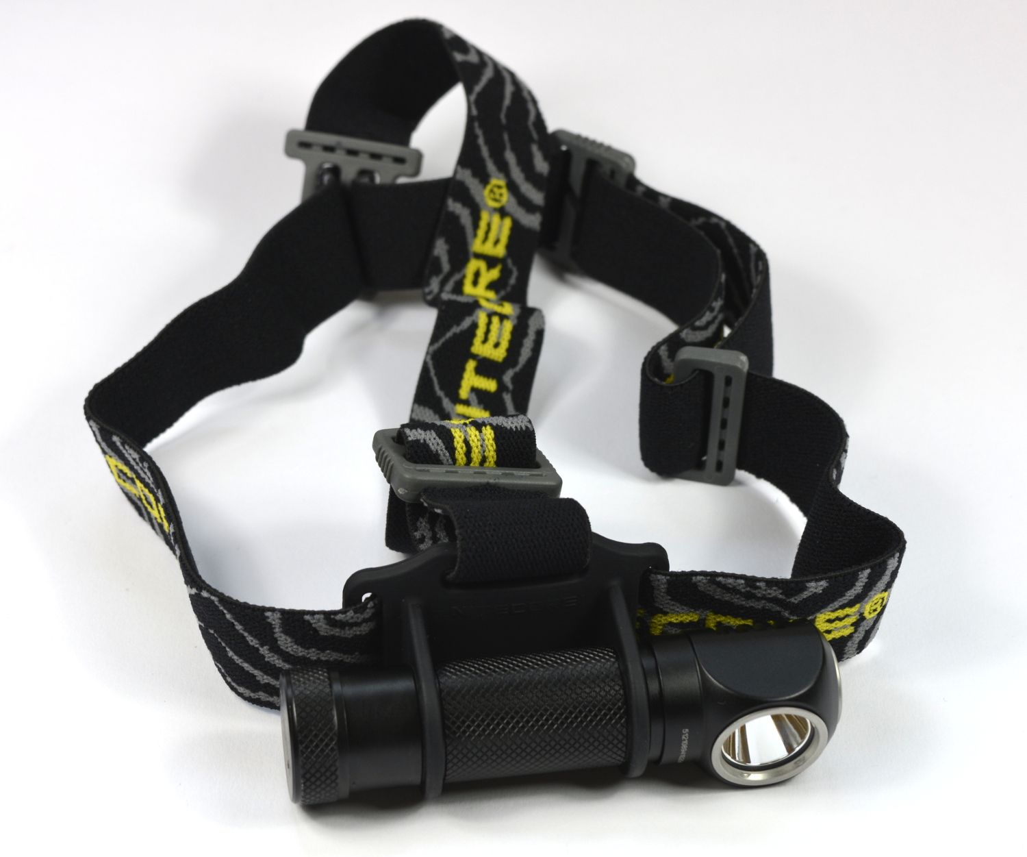 Światło S.O.S.: Tak | Maksymalny czas pracy (godz.): 330 | Zasięg wiązki światła (m): 162 | Waga bez baterii (g): 40.3 | Ładowarka w zestawie: Nie | Baterie w zestawie: Nie | Futerał: Nie | Wodoodporność: Tak | Baterie (kompatybilne): 1 x 18650 lub 2 x CR123 | Długość całkowita (mm): 98 | Średnica głowicy (mm): 24 | Źródło światła: Dioda LED CREE XM-L2 U2 | Światło stroboskopowe: tak | Moc światła (L): 330 - LifeGun.pl Czołówka Nitecore HC30 1000 Lumenów-10