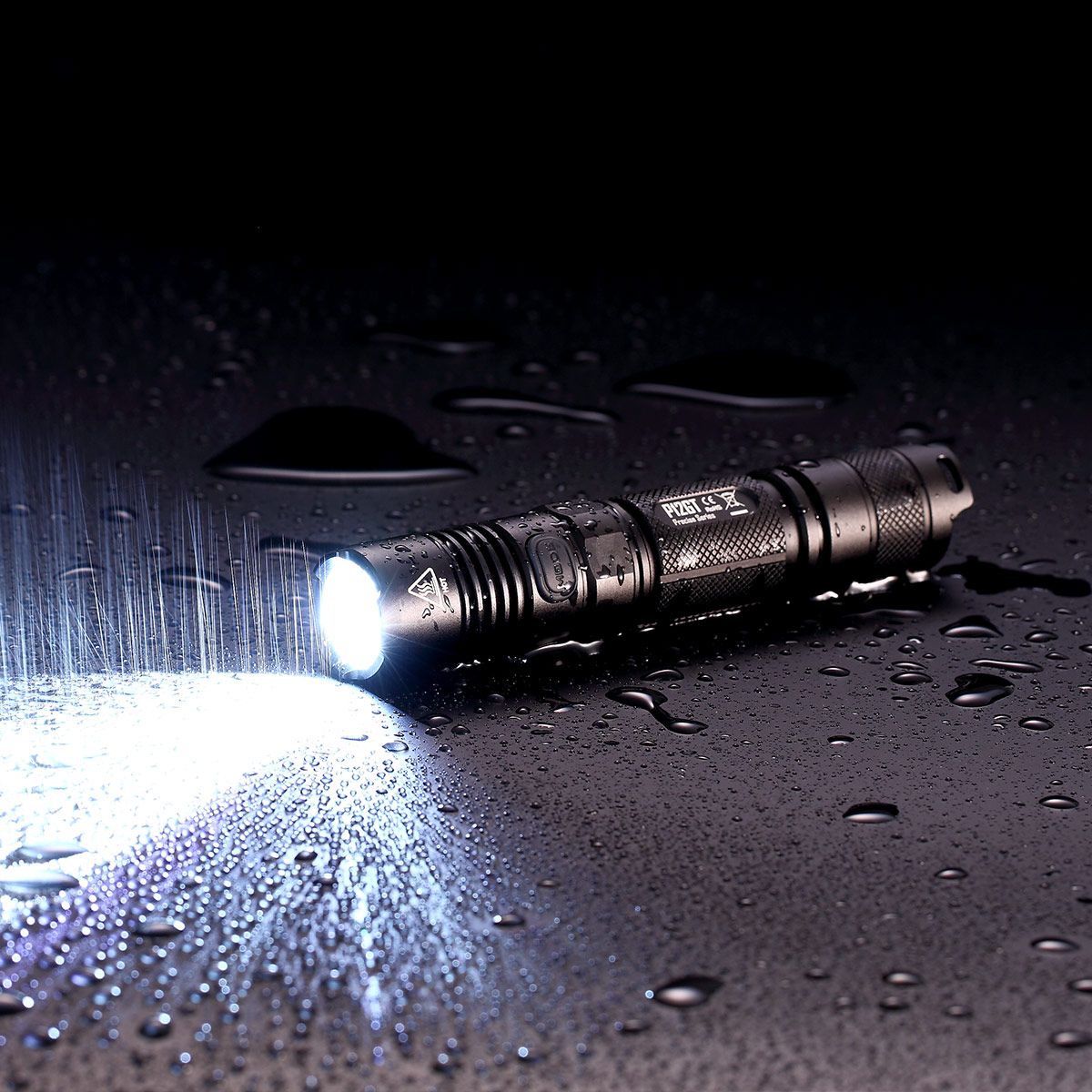 Światło S.O.S.: Tak | Maksymalny czas pracy (godz.): 520 | Zasięg wiązki światła (m): 320 | Waga bez baterii (g): 91 | Ładowarka w zestawie: Nie | Baterie w zestawie: Nie | Futerał: Tak | Wodoodporność: Tak | Kolor: Czarny | Baterie (kompatybilne): 1 x 18650 lub 2 x CR123 | Światło stroboskopowe: tak | Moc światła (L): 1000 - LifeGun.pl Latarka LED Nitecore P12GT 1000 lumenów-2