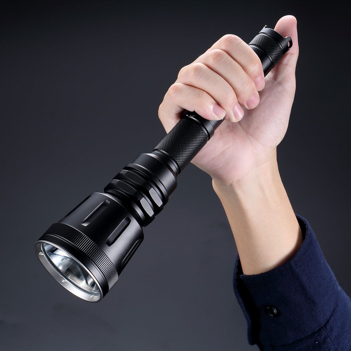 Światło S.O.S.: Tak | Maksymalny czas pracy (godz.): 130 | Zasięg wiązki światła (m): 803 | Waga bez baterii (g): 302 | Ładowarka w zestawie: Tak | Baterie w zestawie: Tak | Futerał: Tak | Wodoodporność: Tak | Kolor: Czarny | Baterie (kompatybilne): 2x 18650 lub 4x CR123 | Światło stroboskopowe: tak | Moc światła (L): 1000 | Średnica głowicy (mm): 60 | Źródło światła: Dioda LED CREE XP-L HI V3 - LifeGun.pl Latarka LED Nitecore MH40GT 1000 Lumenów-3