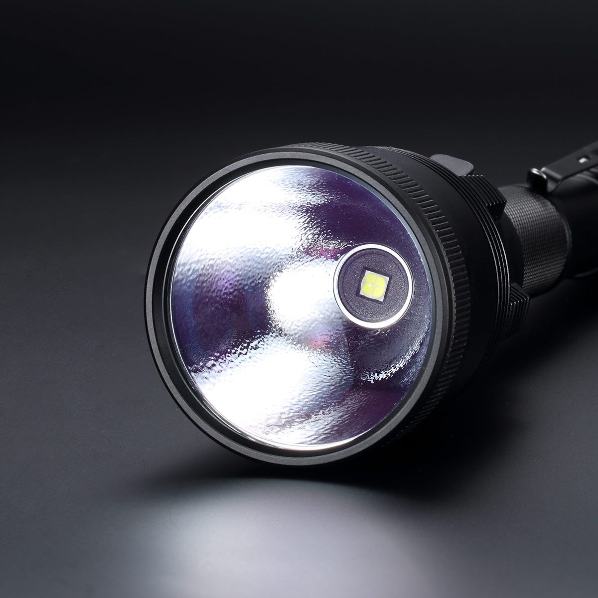 Światło S.O.S.: Tak | Maksymalny czas pracy (godz.): 850 | Zasięg wiązki światła (m): 495 | Waga bez baterii (g): 321 | Ładowarka w zestawie: Tak | Baterie w zestawie: Nie | Futerał: Tak | Wodoodporność: Tak | Baterie (kompatybilne): 2x 18650 lub 4x CR123 | Światło stroboskopowe: tak | Moc światła (L): 2150 | Średnica głowicy (mm): 60 | Źródło światła: Dioda LED Cree XHP50 - LifeGun.pl Latarka LED Nitecore MH41 2150 Lumenów-3