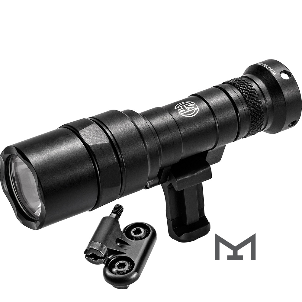 Latarka SUREFIRE M340C-BK-PRO MINI SCOUT LIGHT PRO to kompaktowa i jednocześnie pancerna konstrukcja.Źródłem światła jest praktycznie niezniszczalna dioda LED o mocy 500 lumenów, zasilana pojedynczą baterią litową 123A.Światło skupia soczewka TIR, w hybrydowej wiązce o dużej intensywności.Jest idealna do operacji bliskiego i dalekiego zasięgu.Optymalizacja położenia latarki względem szyny jest możliwa dzięki nowemu, niskoprofilowemu uchwytowi SureFire (LPM).Zapewnia to niespotykaną wszechstronność.LPM można łatwo i szybko - LifeGun.pl LATARKA SUREFIRE M340C-BK-PRO MINI SCOUT LIGHT PRO-1