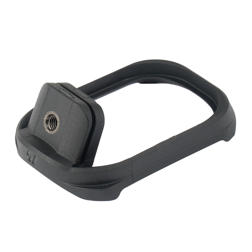 Polimerowy Magwell ułatwiający dynamiczną wymianę magazynka w pistolecie. Lejek przeznaczony jest do pistoletów G17, G22, G31, G34, G35, G45 Gen.5. Cechy: Pasuje do pistoletów Gen 5: Glock 17/22/31/34/35/45 Nachylone ścianki prowadzące magazynek Brak znacznego wpływu na wymiary zewnętrzne Nie zmienia łatwości ukrycia pistoletu Wykonanie z polimeru Łatwy montaż splitter Dane techniczne: MateriałPolimer Waga7 g Kolor - LifeGun.pl Strike Industries - Lejek G5 MagWell do Glock 17/22/31/34/35/45 Gen5 - SI-G5-MAGWELL-17-1