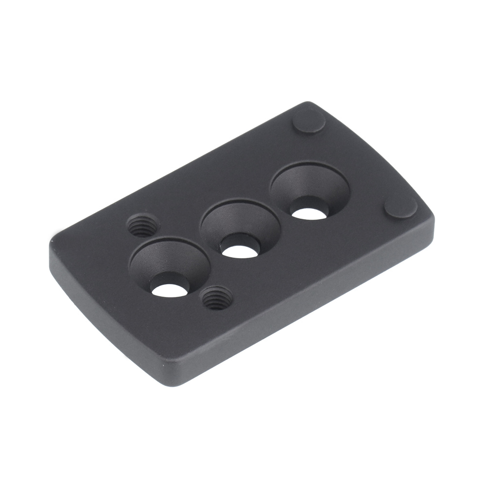 Płytka montażowa będąca adapterem do zamocowania kolimatorów w standardzie RMSc/Holosun™ K na platformie FAST™ firmy Unity Tactical. Dzięki tej płytce użytkownik może zamontować kompatybilny celownik, który będzie pełnił rolę zapasowego lub uzupełniającego w stosunku do głównej na przykład lunety biegowej. Wykonana została z wytrzymałego aluminium 7075-T6, a dodatkowo jest wykończona anodyzacją. Podczas montażu płytki użytkownik - LifeGun.pl Unity Tactical - Płytka montażowa RMSc/Holosun K dla platformy FAST - Czarny - FST-SOPK-1