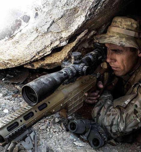 Średnica obiektywu (mm): 56 | Wypełnienie azotem: Tak | Sprawność zmierzchowa: 15.65 - 37.4 | Wodoodporność: Do 10 m | Średnica źrenicy wyjściowej (mm): 9,80 - 2,24 | Korekcja paralaksy (m): 50 do nieskończoności | Pole widzenia ze 100 m (m): ≥ 7,23 - 1,43 | Baterie (kompatybilne): CR 2450 | Krzyż celowniczy: G2B Mil-Dot / MSR - LifeGun.pl LUNETA STEINER MILITARY 5-25X56 M5Xi MSR2-6