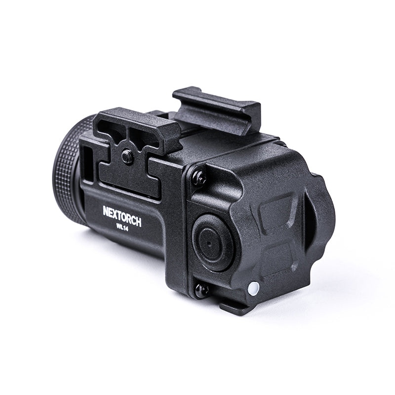Latarka Nextorch WL21 R to latarka pistoletowa z wbudowanym celownikiem laserowym (czerwona kropka), zapewniająca maksymalną moc światła 650 lumenów i zasięgiem wiązki światła 130 m. Może być zasilana akumulatorem 16340 lub 1 baterią CR1234A. Dzięki innowacyjnemu systemowi szyn montażowych możesz samodzielnie zainstalować i zdemontować latarkę. WL21 R kompatybilna z szynami Picatinny i Glock 1913. Wykorzystuje obustronny przełącznik, który umożliwia dostęp - LifeGun.pl Latarka z laserem Nextorch WL21 R 650 Lumenów-2
